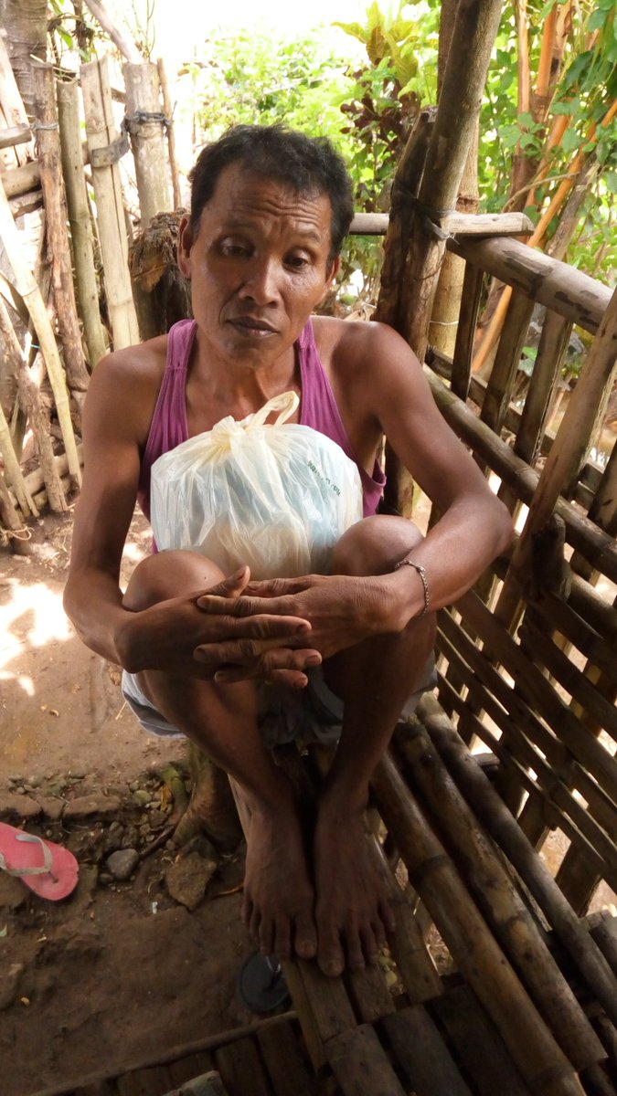 bert_empas's tweet image. UPDATES !! Tulong
We took some pictures of our Covid-19 Response Relief Operations

We are prioritize families in the remote communities :
50 food Packs
Food Packs: 
3 Kilos of Rice
6 different Canned Goods 
2,000 grams of Surf Powder
2 pieces of Bar ( Surf)
10 pcs. Surgical Mask