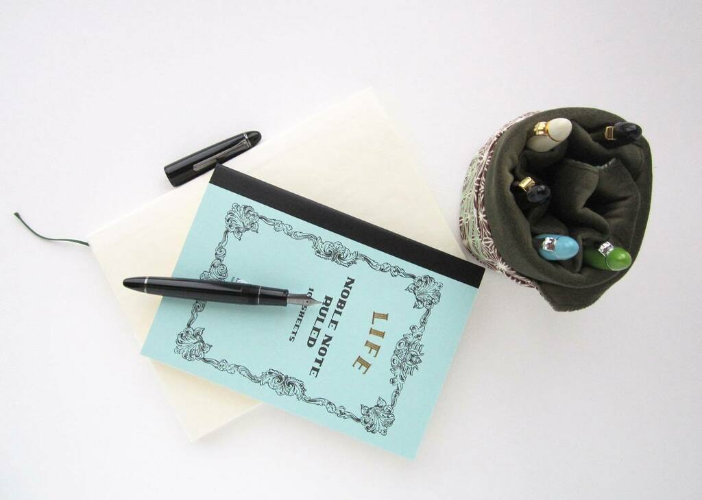 HurlestoneNZ's tweet photo. The Breyde pen roll doubles as an excellent caddy. Get yours at https://t.co/Pax6tt4e1o ๐
#newzealandmade #hurlestonenz #fountainpens #penroll #penwrap #penrolls #penwraps #pencaddy #pensandnotebooks https://t.co/7I674ZolRG https://t.co/UJ6AMrKhBg