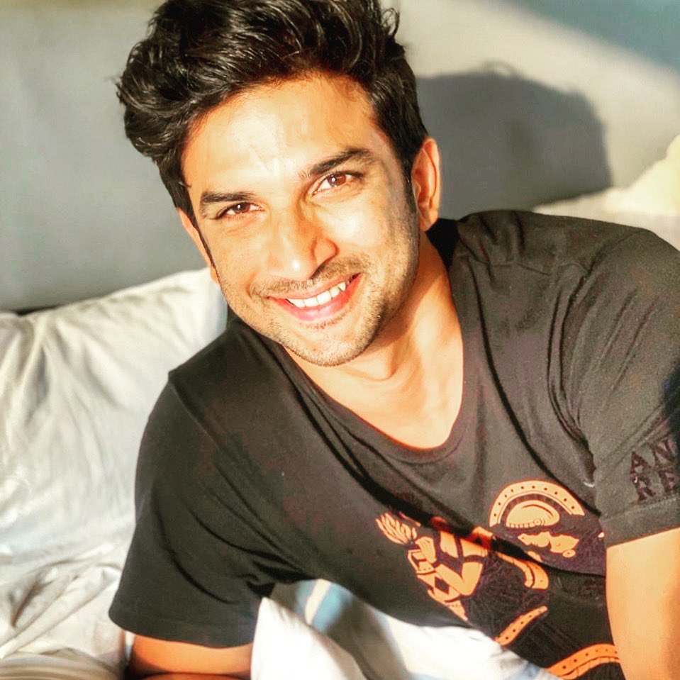 rutikmodi99's tweet photo. Being a FAN of an Actor, I can understand the Pain of the FANs on hearing this Shocking News. My deepest Condolences &amp; Sympathies to his Fans. Please Stay Strong. #SushantSinghRajput 
RIP sir... 
We miss u a lot.... https://t.co/e6kZpE9IwH