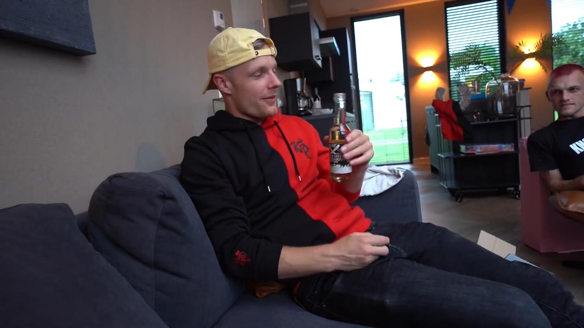 VanDerLovett's tweet photo. Wow! @Enzoknol is a fan of our beer shampoo! #enzoknol #whoop #FathersDayGifts #birthday #beershampoo https://t.co/wqu8zEdp8b https://t.co/VwukPajNFZ