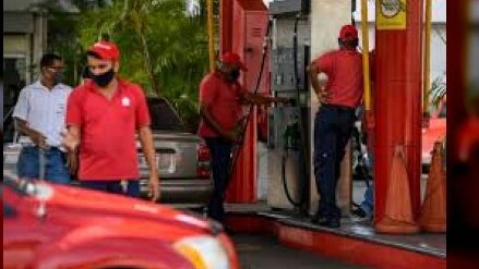 Diputado Bloque de la Patria @YolmarGudiño Nuestra Juventud PSUV desplegados en las Estaciones de Servicio cumpliendo con la distribución del combustible que garantiza 
<a href="/NicolasMaduro/">Nicolás Maduro</a>
 al pueblo venezolano con la Operación Gran Victoria. 

#VenezuelaSoberanaYDemocrática