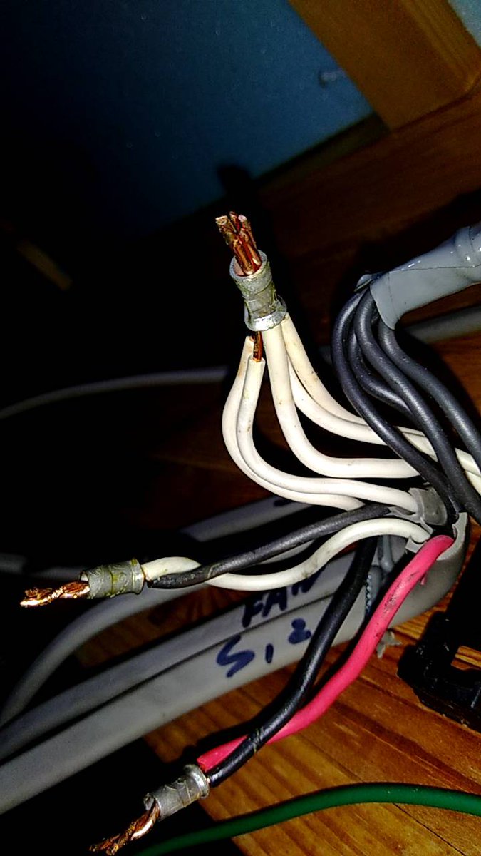ラン 入居前の設備確認 浴室換気扇に異音 交換 浴室灯が点かない 電球交換 埋め込みスイッチ交換 テスタで浴室灯ソケットに電気無しを確認 スイッチの蛍も不点灯 屋根裏配線の結線やり直し 浴室灯全交換 浴室灯のベースがngなんてことある ラン 入居前の設備確認 浴室換気扇に異音 交換 浴室灯が点かない 電球交換 埋め込みスイッチ交換 テスタで浴室灯ソケットに電気無しを確認 スイッチの蛍も不点灯 屋根裏配線の結線やり直し 浴室灯全交換 浴室灯のベースがngなんてことある