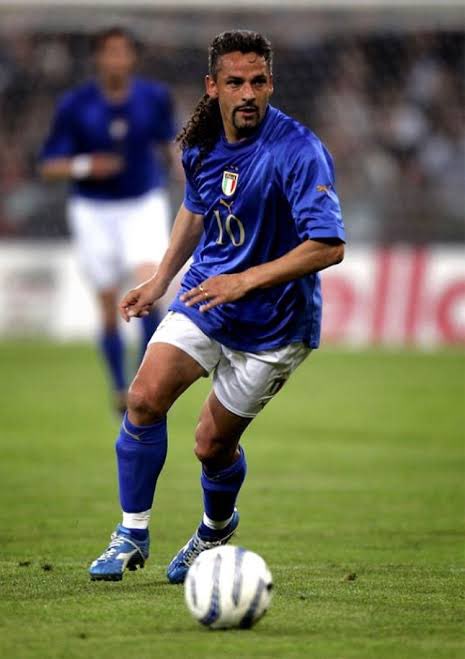 アカツキ ジョジョから学ぶ世界の偉人 ロベルト バッジョ ミスタのヒーロー サッカー選手 1993年度欧州年間最優秀選手 1993年度fifa世界年間最優秀選手 イタリアの至宝 ファンタジスタと称される アカツキ ジョジョから学ぶ世界の偉人 ロベルト バッジョ ミスタのヒーロー サッカー選手 1993年度欧州年間最優秀選手 1993年度fifa世界年間最優秀選手 イタリアの至宝 ファンタジスタと称される