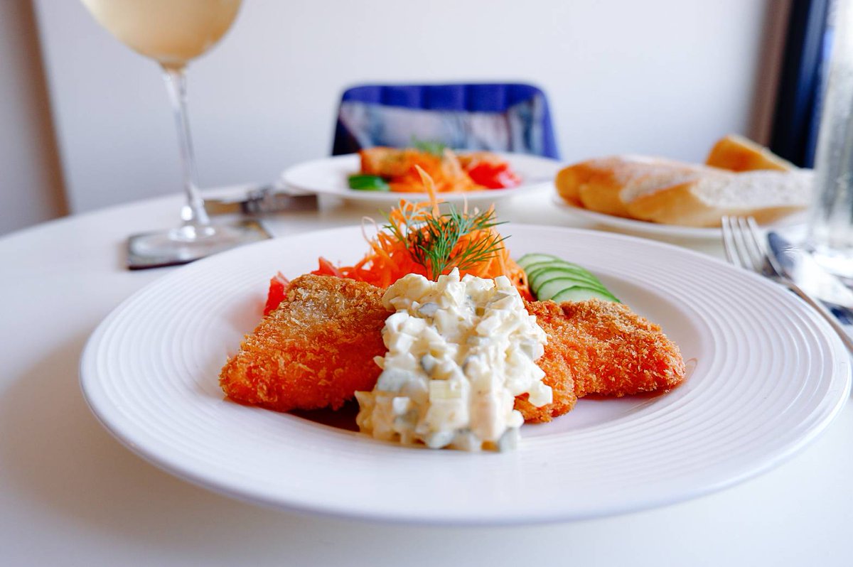 ノリで買った3kgサーモン4日目は【王道!!サーモンフライ】だ!!

王道にして最強のサーモンフライを作ったぞ。刺身で食えるサーモンをフライにするっつー暴挙をやってみた...
やっぱ、タルタルソースとサーモンの相性は世界ぇ一だな。