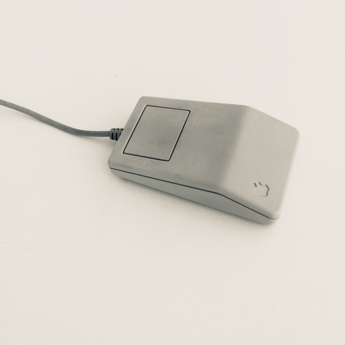 ZaninaYassine's tweet photo. Digging through my old stuff, I stumbled upon these vintage collectible gems, @apple Keyboard II, and the Apple Desktop Bus Mouse.
#applevintage #applemouse #applekeyboards #macintosh #apple #applecomputer #collectables #applekeyboardii https://t.co/k8SV9Qn5Rp