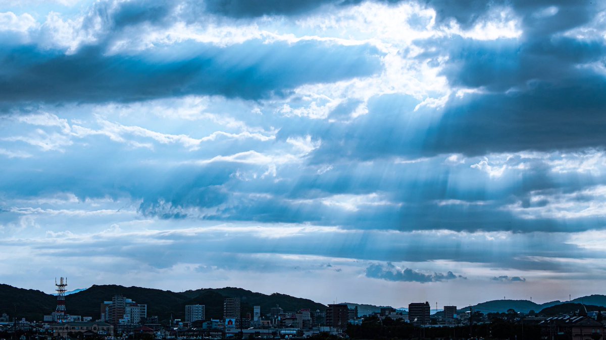 ざきphoto 光芒 またはヤコブの梯子 または光のパイプオルガン