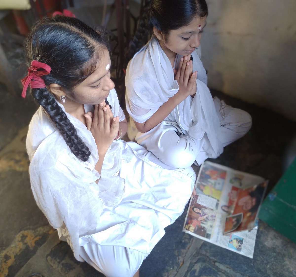 SSSSOAP1's tweet photo. Thousands of devotees, office bearers, #SEVADAL #BALVIKASSTUDENTS&GURUS, #PARENTS #YOUTHWING, various wings of #SSSOAP participate in #GlobalAkhandaGayatriChanting for Universal peace and Harmony #SRISATHYASAIINTERNATIONALORGANISATION #SSSSOAP
@SSSSOAP.ORG https://t.co/FOnUUPD3g4