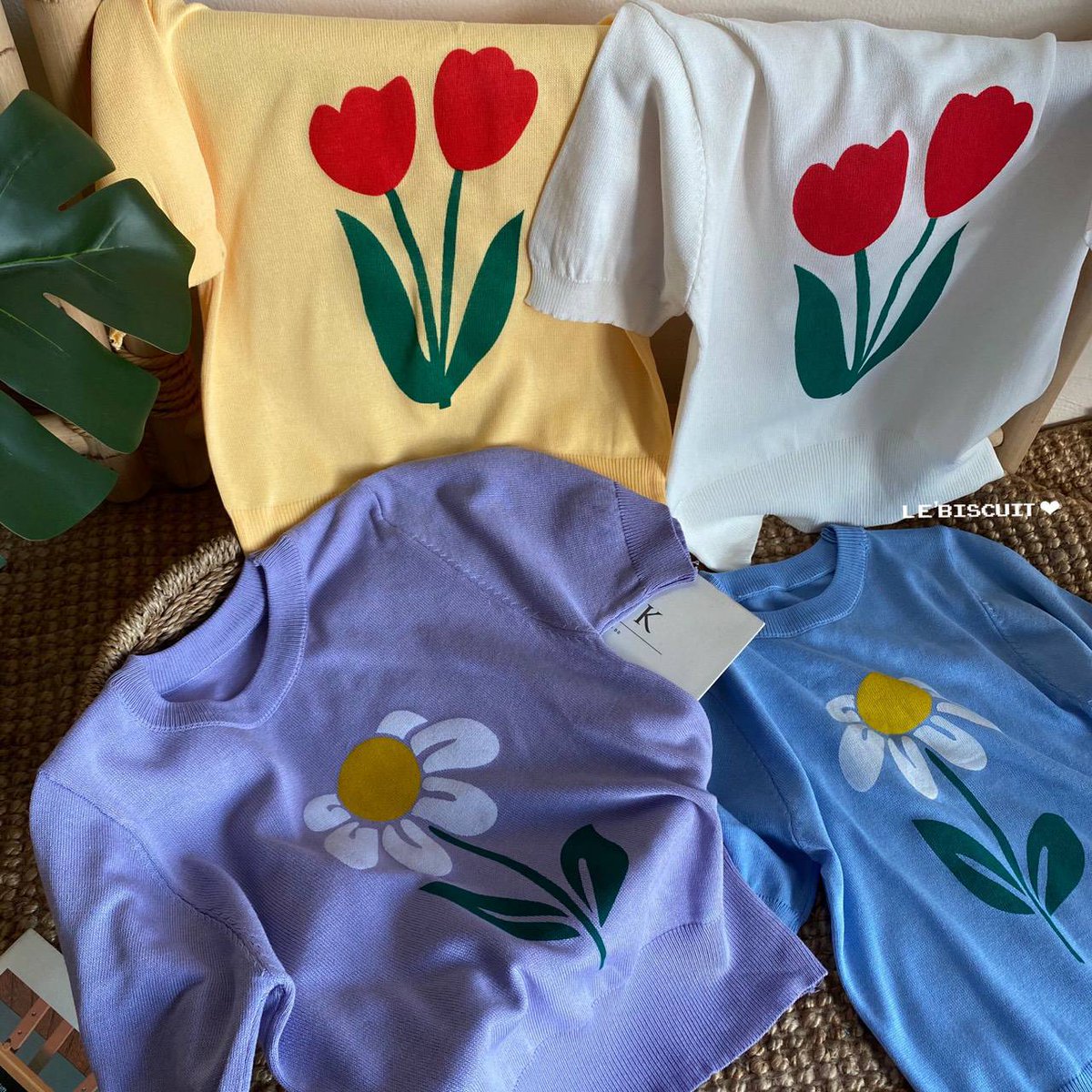 fouruclothes's tweet photo. ♡ พร้อมส่ง 180-. 💨✨ ⁣⁣
🦋ไหมพรมสกรีนลายดอกไม้ 🌻🌈
⁣⁣
🌼 อก28-46"⁣⁣ ยาว18" 
🌼 ผ้านิ่มยืด ใส่สบาย

#เสื้อผ้าสไตล์เกาหลี #เสื้อผ้าแฟชั่นเกาหลี #เสื้อผ้าเกาหลี #เสื้อผ้าพร้อมส่ง #เสื้อผ้าแฟชั่น #พรีออเด��ร์เกาหลี https://t.co/9QxrRFa3WY