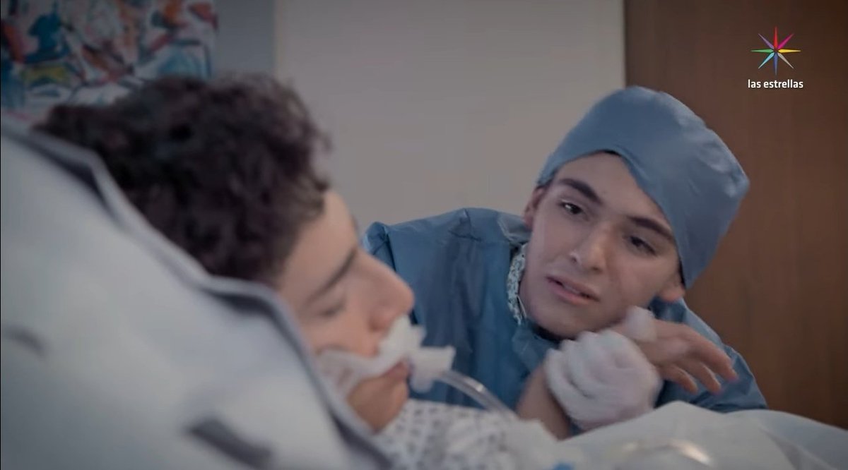 AleMullerFake_'s tweet photo. —Despues de saber que me habian robado la usb donde esta el video de mi hermano diciendo que ubaldo era capaz de todo sabiamos que estabamos en peligro todos en especial Aris y yo.

El dia esta bastante raro ya que hoy anunciarian al jefe de gobierno y si ubaldo ganaba iba a 》 https://t.co/m1iIP1pY4c