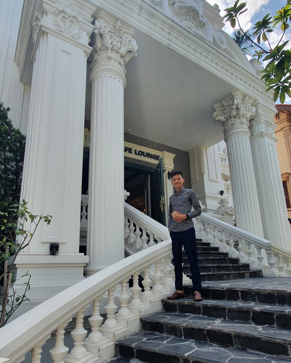 NguyenThangReal's tweet photo. Sau mỗi lần vấp ngã, luôn có 2 sự lựa chọn là từ giờ bạn sẽ sống tiêu cực hơn hoặc là dũng cảm đấu tranh hơn. https://t.co/588jru6V2v