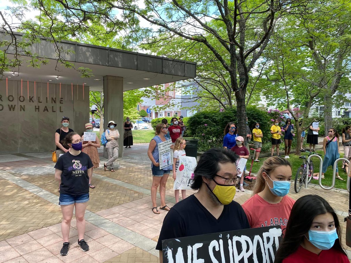 BeuBrookline's tweet photo. When the community knows your value as an educator..they turn up! #AllEducatorsAreEssential 
#BlackLivesMatter https://t.co/dI9WUSufLE