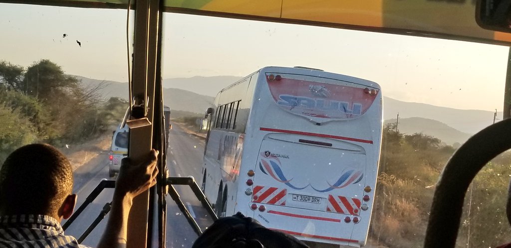 masuba__'s tweet photo. Ahsant Benja @KilimanjaroBus Scania 94  leo kamaliza namba 1 toka Iringa mpaka Mbeya  Sauli 94  imenusa moshi namba 2.
#Ilongo Mbeya https://t.co/m0w3643jaD