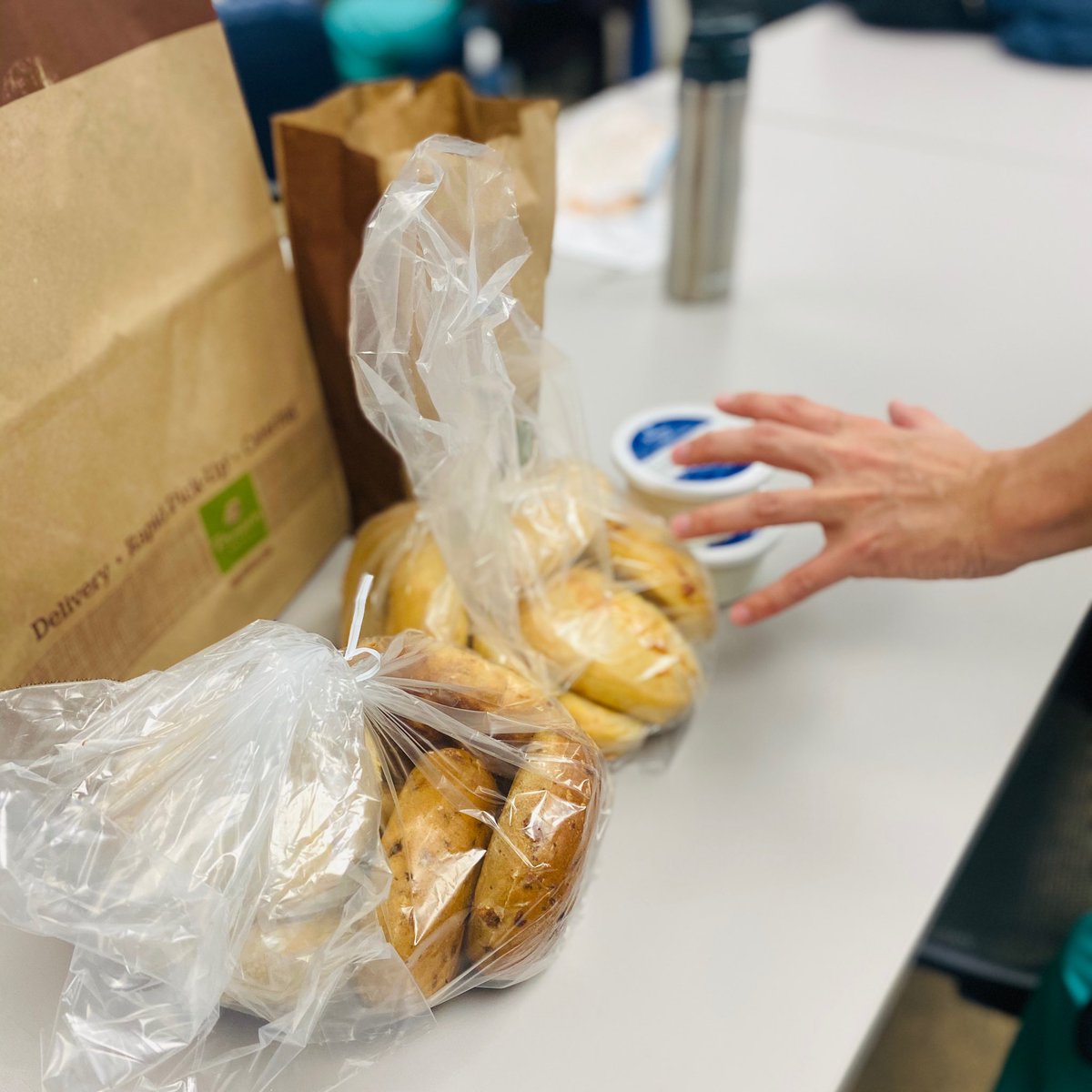Staff Surgeon Dr. Rupp on Colorectal Surgery making sure her weekend rounding team is well fed. #Yummy @UIowa_Surgery #ChangingMedicineChangingLives #surgsnacks