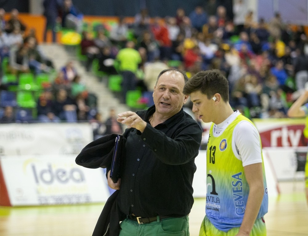 diario_de_avila's tweet photo. «Sin todos los demás, Jaume no lo habría conseguido». José Antonio Sánchez tiene claro que lo logrado por el escolta "es mérito suyo. Ha sido un jugador diferente, no sólo para nosotros sino para la propia liga". @Obila_com #Ávila https://t.co/tMwfnL4f16 https://t.co/FXwu7QL6ZC