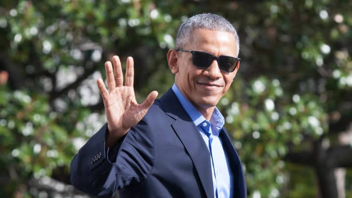 grantstern's tweet image. Raise your hand if you want to wish everyone on Twitter a Happy #ObamaDayUSA!