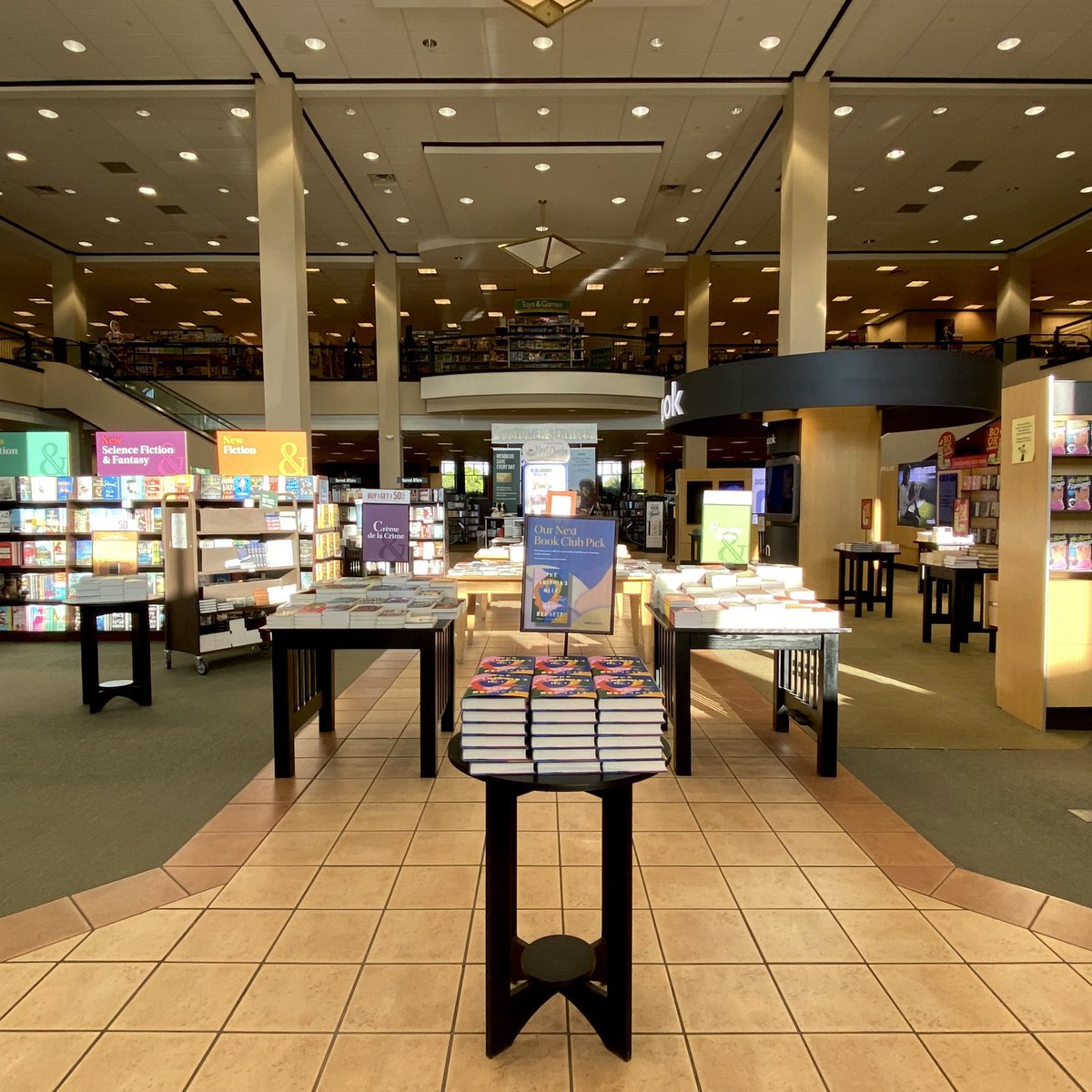 BNCliftonCommon's tweet photo. Starting tomorrow, doors will be open for customers and as you walk in—look to your left. Our new releases and bestsellers will be waiting for you there. See you soon!
Hours will be 10:30am-6pm, remember your mask and practice social distancing.
#bnbuzz #cliftonnj #cliftoncommons https://t.co/HDMOYKdtOX