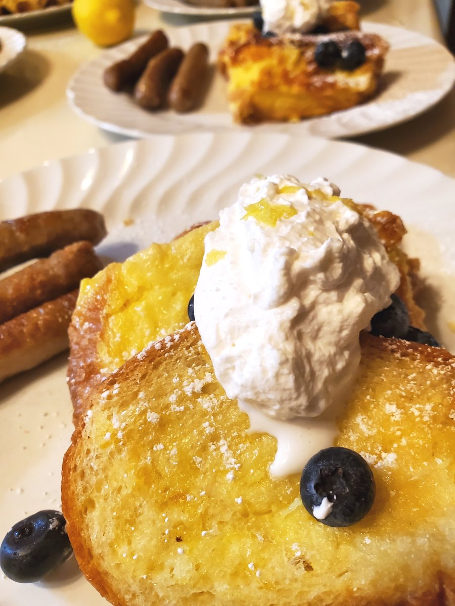5OjoBB's tweet photo. A new original from the 5 Ojo Inn Bed and Breakfast today:

Lemon French Toast with fresh made lemon whipped cream and blueberries, fresh authentic link sausage all started off with an appetizer of our cheese peppers garnished with fresh strawberries.

#eurekasprings #5ojo https://t.co/g1skhTro6S