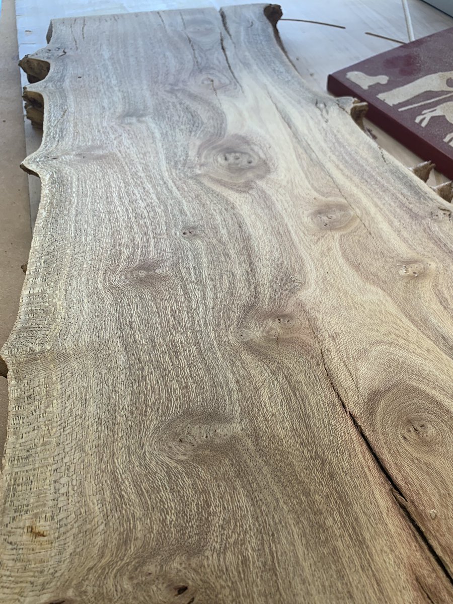 Anybody ever use salt cedar for a project? I didn’t have high hopes but now that this is cleaned up it’s looking pretty good. I’ve got a whole trailer load of dry slabs too!
#wood #slabs #saltcedar #urbanlumber #liveedge #sawyer #airdried #custommade #woodworking #cnc