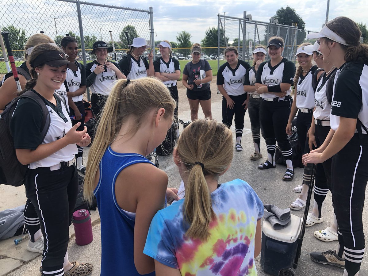 Win #1 of Championship Sunday at <a href="/TopGunEvents/">Top Gun Events</a>! We had 2 awesome young softball players cheering us on and then asking some questions to our girls after the game! Bracket continues at noon! <a href="/REbwrt/">Rachel Ebert</a> <a href="/VisionFastpitch/">Vision Fastpitch</a>