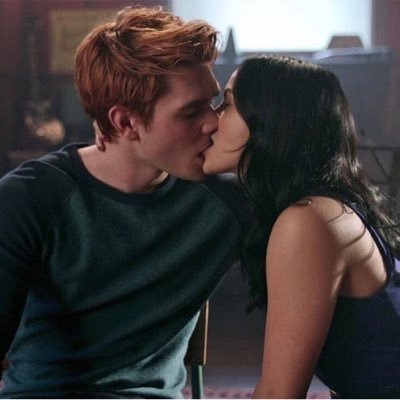 ships_polls's tweet photo. ROUND 1 - Quarantine OTP Of The Decade
(3 Hours to vote)

RT FOR Karamel
LIKE FOR Varchie https://t.co/IHxhnLofCr