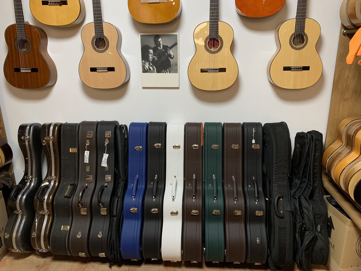 Ya tenemos en nuestra tienda las nuevas guitarras de Prudencio Saez modelo 4 FP con clavijas Wittner, con su estuche de madera incluido!!