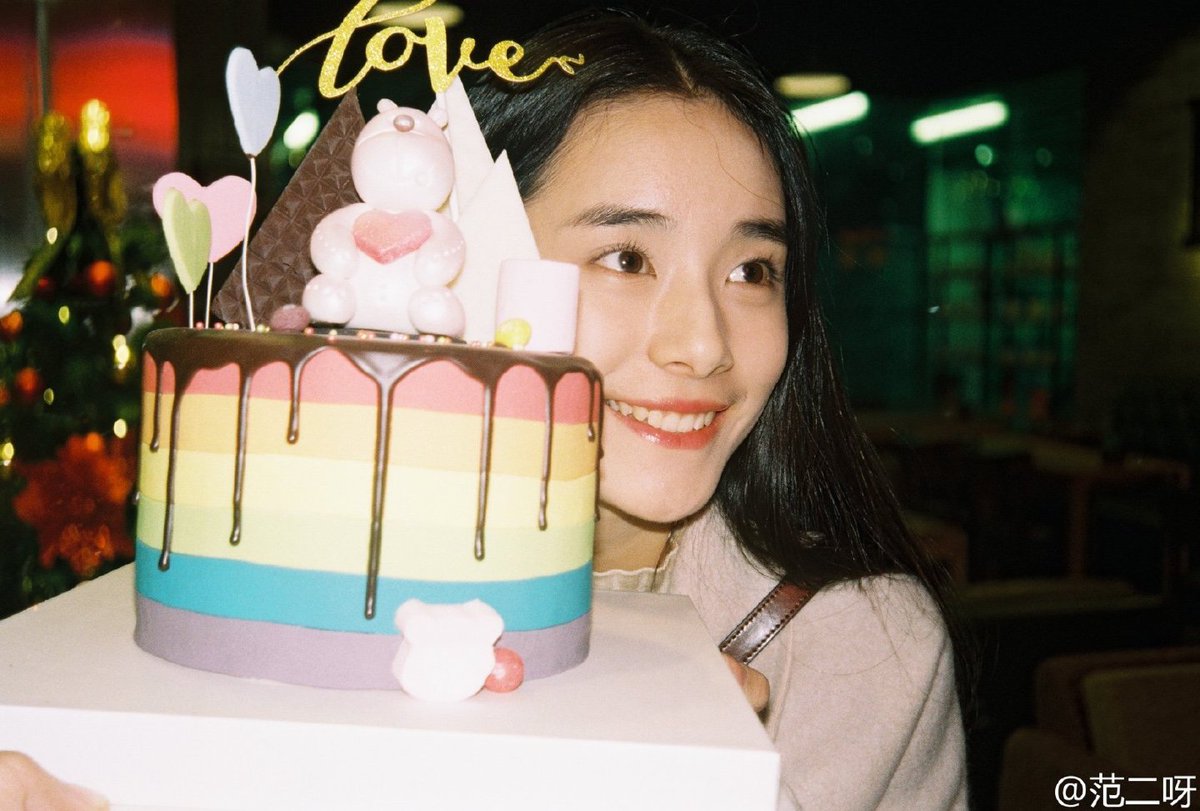 🇨🇳 범시연 范诗然 (배우)

에바