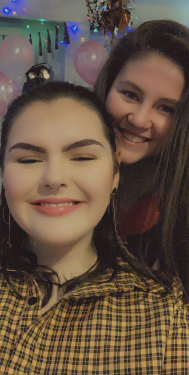 BaileeLM's tweet photo. Happy 21st birthday to my bestie @laurenw14_ 🥳 Hope you have the best day 🥰 https://t.co/Xe3Fo3cmyW