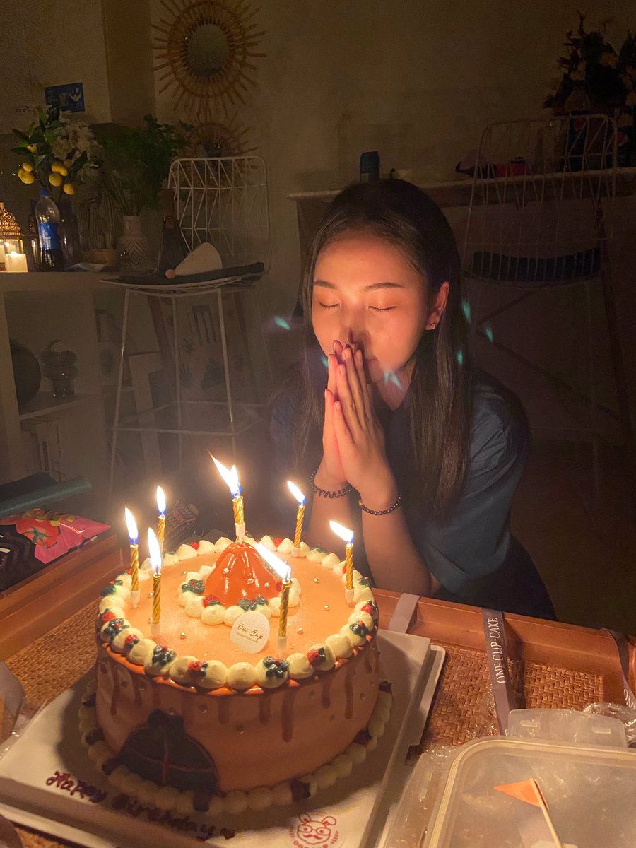 PapaZhang1's tweet photo. 最近过生日的人太多，都把我过穷了，哈哈哈，爱你们！！！ https://t.co/7pISmJcqk5