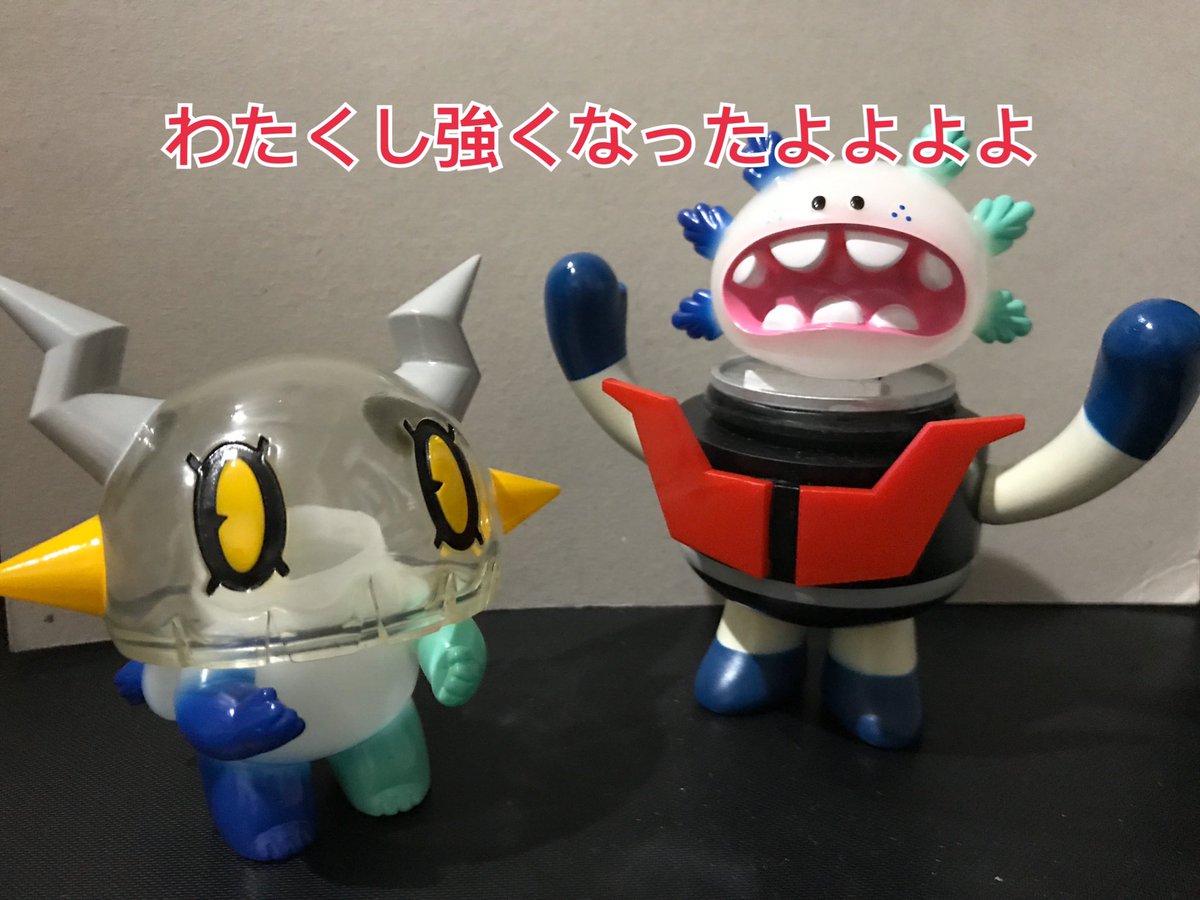 Lung135's tweet photo. 昨日彼女は僕にソフビのプレゼントをくれました、なんと、ARとODOMSTUDIOのコラボマジンガZちゃんですよ、とても可愛いですよ、さっそくgrapebrainさんのまかろにくんと遊んでみよう😊--->
#grapebrain
#ODOMStudio
#ロケットパンチ
#可愛いあらすじ https://t.co/GEqOuACLgm