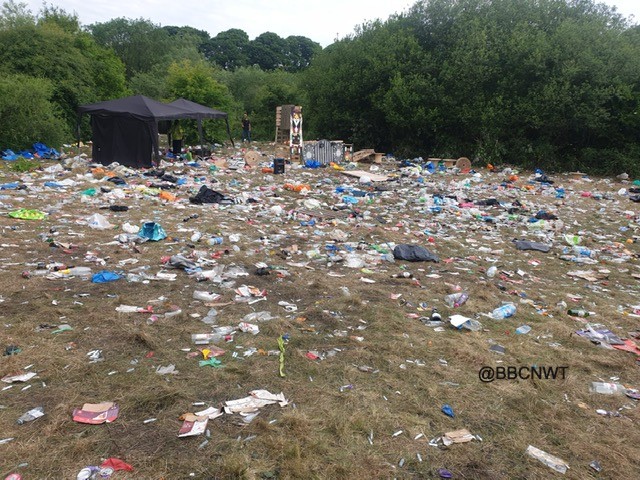 Here's the scene at Daisy Nook in #AshtonUnderLyne after an illegal rave there last night. Volunteers and residents are now cleaning up with council help. A second illegal rave was also reported at #Carrington