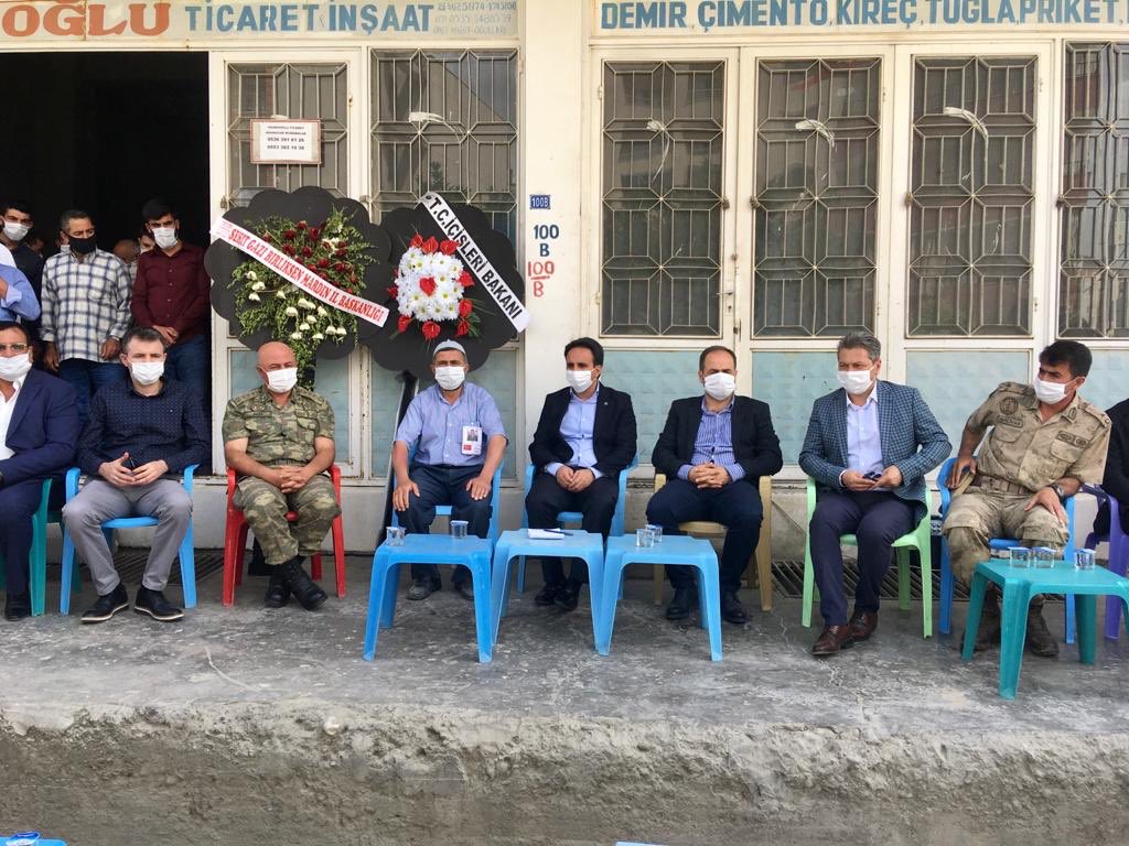 Kaymakamımız <a href="/tekindundar/">Tekin Dündar</a> ve beraberindekiler, İdlib’te yapılan hain terör saldırısı sonucu Şehit olan hemşehrimiz P. Uzm. Çvş. İdris Mağat'ın değerli Ailesine taziye ziyaretinde bulunarak, baş sağlığı dileğinde bulundular. 
Şehidimizin mekanı cennet olsun. 🇹🇷