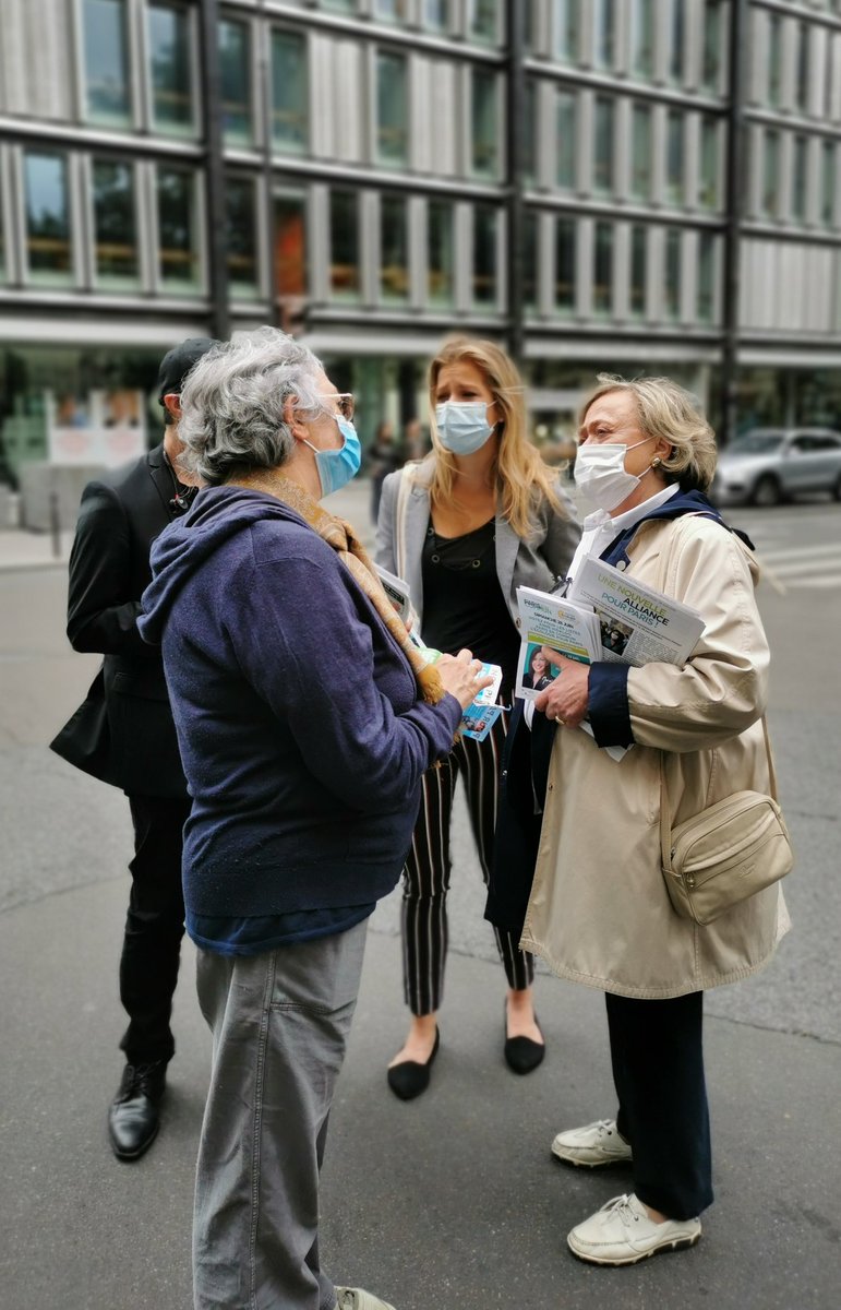 BeatriceMarre's tweet photo. Nous étions présents ce matin au marché Raspail avec l'équipe du #16e pour soutenir @celine_hervieu, notre valeureuse candidate dans le #6e arrondissement !

Le 28 juin prochain, votez @ParisEnCommun pour un #6e plus écologique et solidaire 🌹💚🌻 https://t.co/SdgA4PerN2