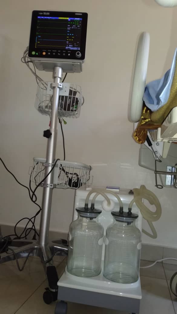 UWAYODivin's tweet photo. 💥 Attention💥
Mu minsi 7 ishize i #Kigali hamaze kuboneka abantu 4 banduye #coronavirus .
Hagati aho, kuva kuri uyu wa mbere harafatwa ibipimo by'abantu benshi hirya no hino muri #kigali , ibizavamo bikazashingirwaho hafatwa ibindi byemezo.
Byose biracyashoboka, ntitwirare https://t.co/s4yyyo38KU