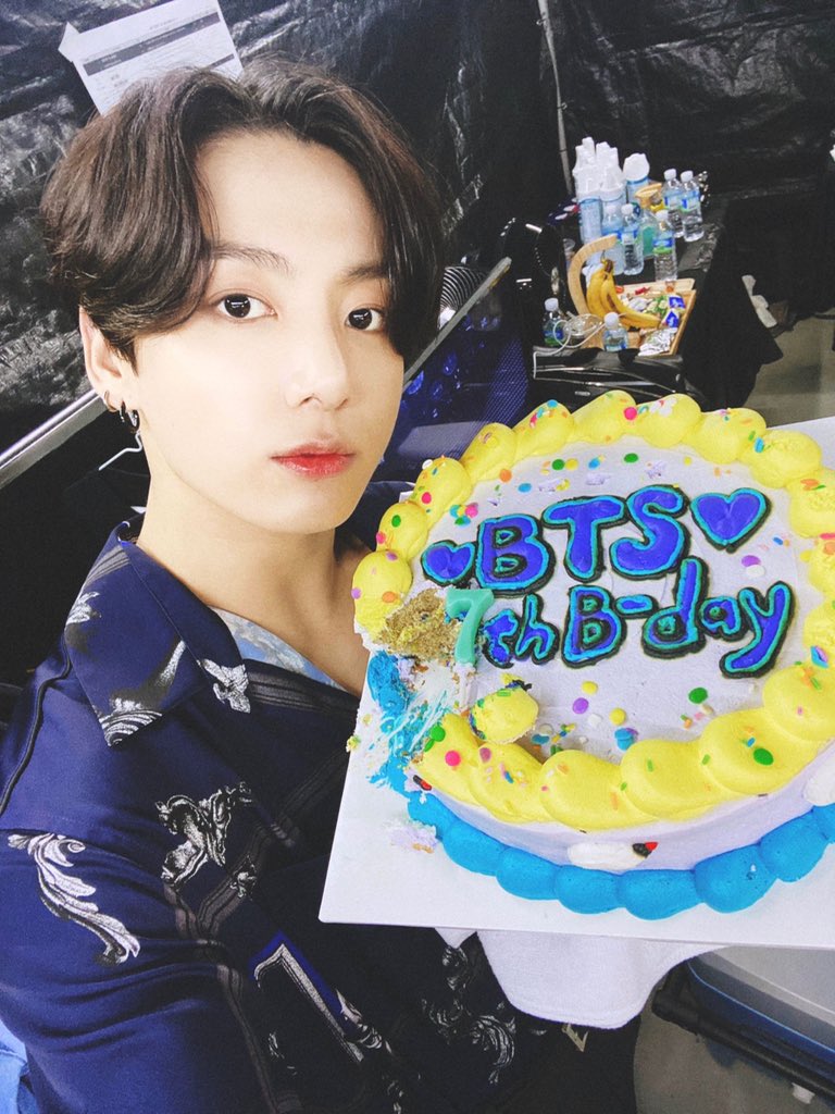 jeonschilds's tweet photo. les conséquences de cette photo j’apprécie pas de ouf je suis #tombee par terre https://t.co/sclhEWfYqd