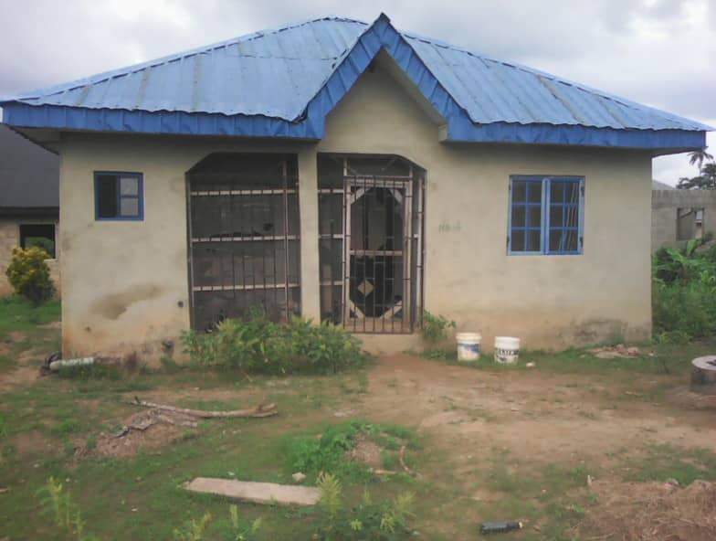zalasoft's tweet photo. FOR SALE:
1 unit of fully completed 2 bedroom flat, not fenced on 1 plot of land 60*120.
Location: Odopo Layout via Chief Elemo's house, after Davog Ijoka Rd. Akure, ondo state.
Asking price: 3.5m
#akurecity
#akureproperties
#akurerealestate https://t.co/8OBkJHKj6z