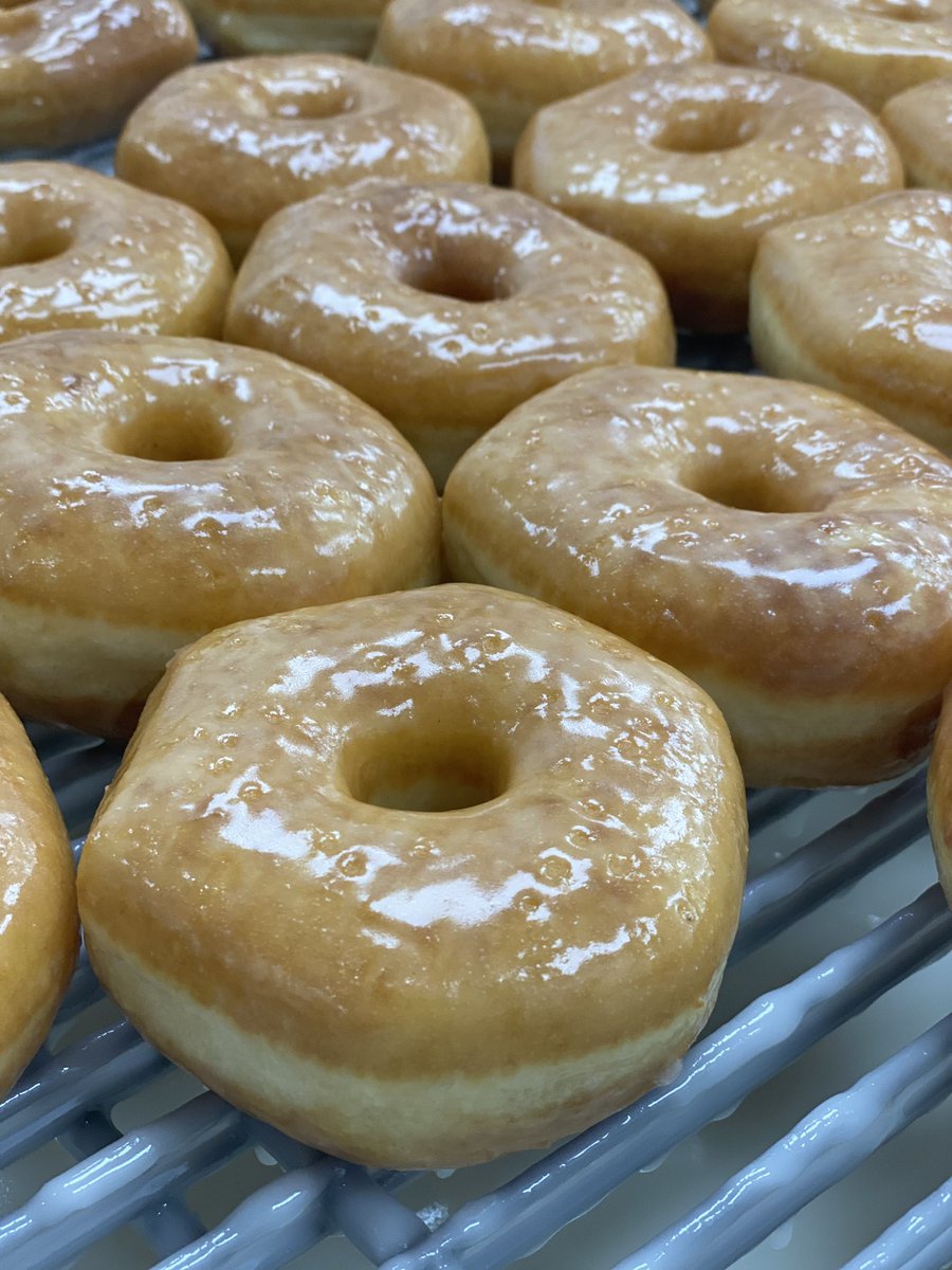 ShipleyDo_Nuts's tweet photo. Glazed to perfection 💯

#shipleydonuts #hotglazed #makelifedelicious #donuts #coffee #shipley https://t.co/YPfQETuldb