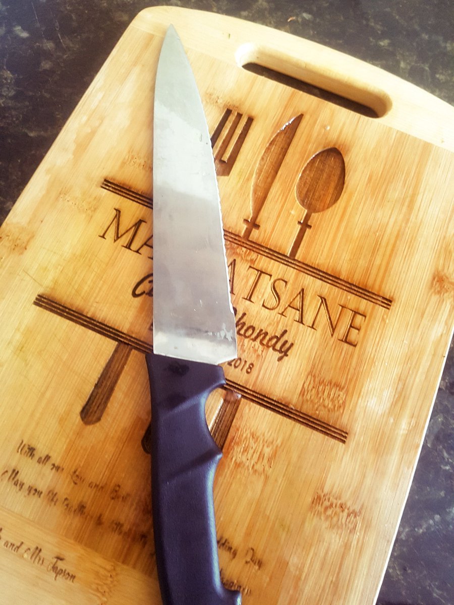 KenzarMafia's tweet photo. This is a knife sir, o ska re tlela ka thipa ya ga mdala @bonniekgosie #MafiaVsBonnieCookoff @EarlOfGC @MascomWireless https://t.co/e5wR069kAH