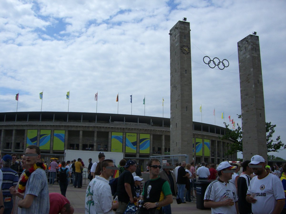 エンジョイ 東京21五輪 歴代オリンピック メインスタジアム 1 ベルリンオリンピアシュタディオン ベルリン ドイツ 1936年の ベルリンオリンピック のメインスタジアムでナチス政権時に建設されました 特徴は2本の塔と五輪マーク そして エンジョイ 東京21五輪 歴代オリンピック メインスタジアム 1 ベルリンオリンピアシュタディオン ベルリン ドイツ 1936年の ベルリンオリンピック のメインスタジアムでナチス政権時に建設されました 特徴は2本の塔と五輪マーク そして