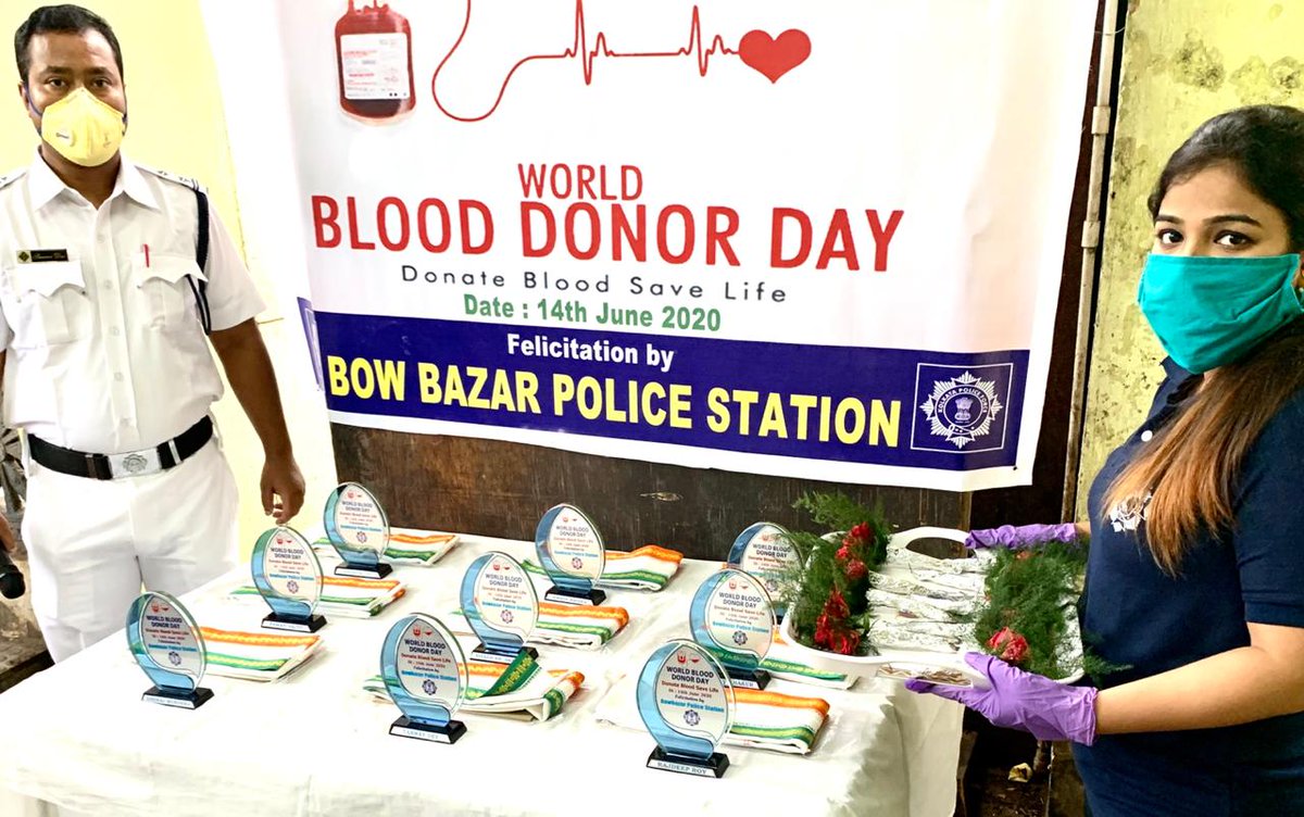 Today on the occasion of World Blood Donors Day Bowbazar PS organised a programme to felicitate donors, police personnel and civilians who donated blood during pandemic, amidst lockdown.
#WorldBloodDonorDay
#DonateBloodSaveLife
@KolkataPolice https://t.co/1u042dBq2J