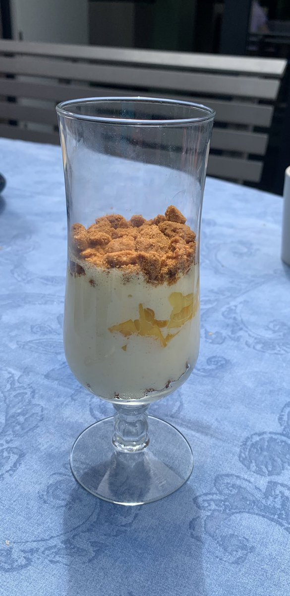 koenvhb's tweet photo. En een mango-tiramisu-speculaas crumble als dessert! ๐คค๐๐ผ #dessert #foodporn #tiramisu #food #vaderdag #smakelijk #caloriebom #lekker https://t.co/jV5py2rL2y