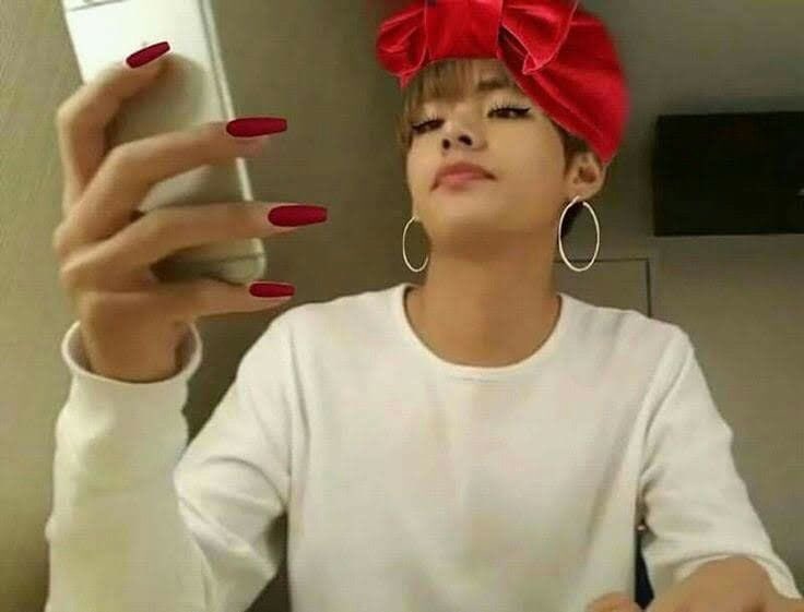 PompisMin's tweet photo. Yo bien agustd viendo el bang bang con//yo despues de que Bighit tumbe las paginas https://t.co/F9WYNkvCR9