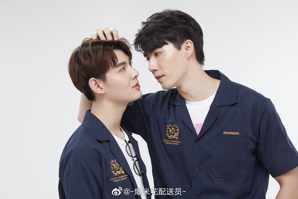 HunveSe's tweet photo. I love you not because of who you are. But because I like the feeling when I am with you. 💙❤️
 #WeiboXWHYRU https://t.co/awcqW5mx9w