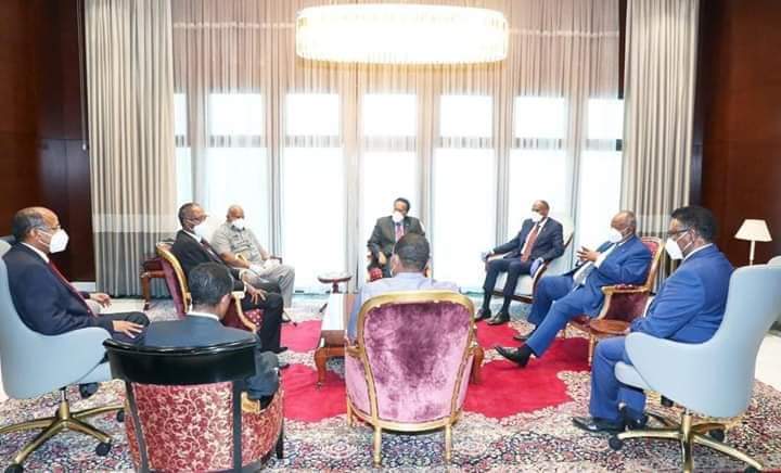 AbdifitahAbdu13's tweet photo. Jihadda aad maanta soomaali u Jeedisaan ayaa tariikhda idiin gali doonta. @M_Farmaajo @HassanAKhaire @musebiihi @Golaha_shac_JFS @EdnaAdan @IsmailOguelleh
#markalemidnimo โ๐ป๐ธ๐ด https://t.co/yivMMM93mi