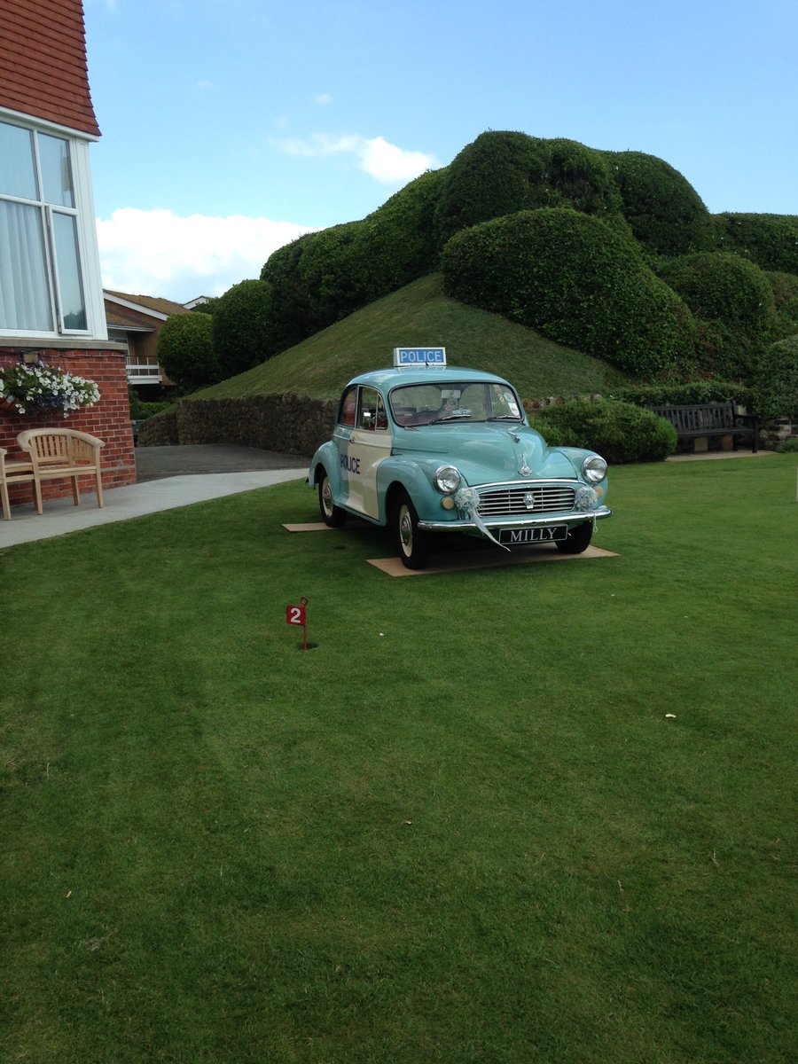 retrowedding68's tweet photo. Nursing homes/residential Bognor Regis area. Would you like a drive by of classic cars,for a trip down memory lane for your lovely residents? The contact by DM #classicCars #Edlerly #care #dementia #MemoryLaneClassics https://t.co/V4EwAXfhRq