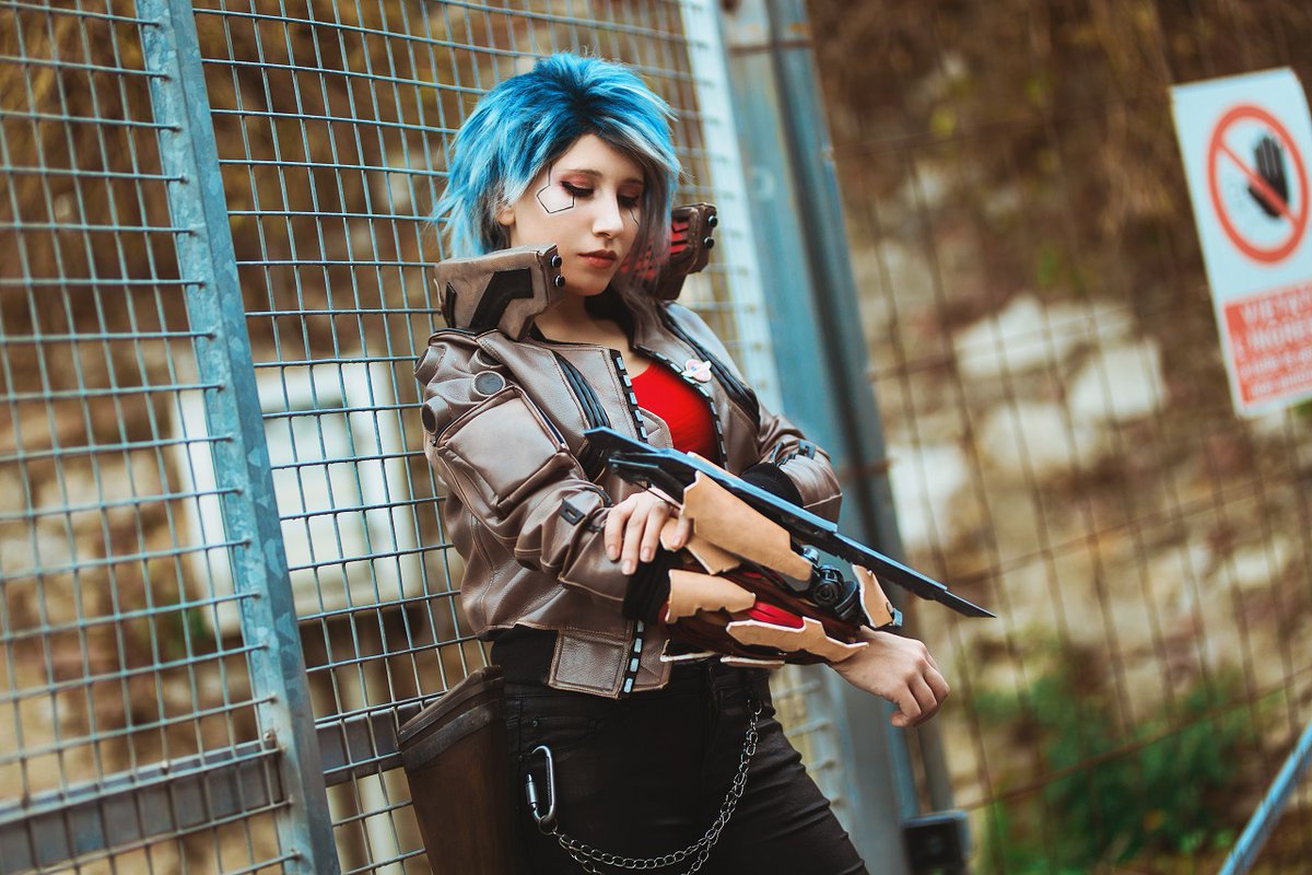 Angelicasbear's tweet photo. Cosplay: @CelaenaCosplay
F0ll0w me on IG: gardani_angelica
👉 https://t.co/5pI1ClWl13 👈
Assistant: @Zack_Ultima
.
#VCosplay #VCosplayer #Cyberpunk #Cyberpunk2077 #LuccaComics #LuccaComics2019 #CosplayItalia
@CDPROJEKTRED @CyberpunkGame @LuccaCandG @BandaiNamcoIT https://t.co/whtr0elH3E