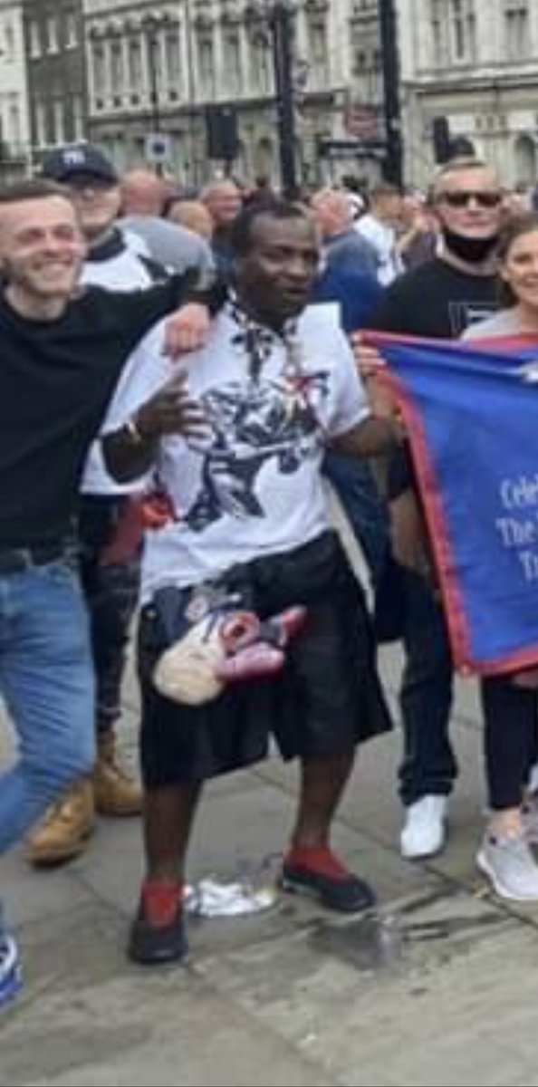 dannish_fnd's tweet image. There’s always one 🤦🏽‍♂️ #BritianFirst