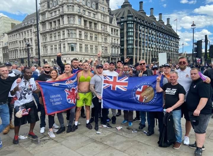 dannish_fnd's tweet image. There’s always one 🤦🏽‍♂️ #BritianFirst