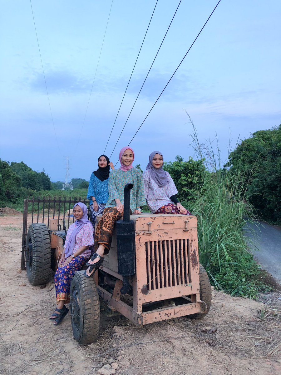 afiah_ayuni's tweet photo. kampung people✌🏻 https://t.co/MVxmEM0tfJ