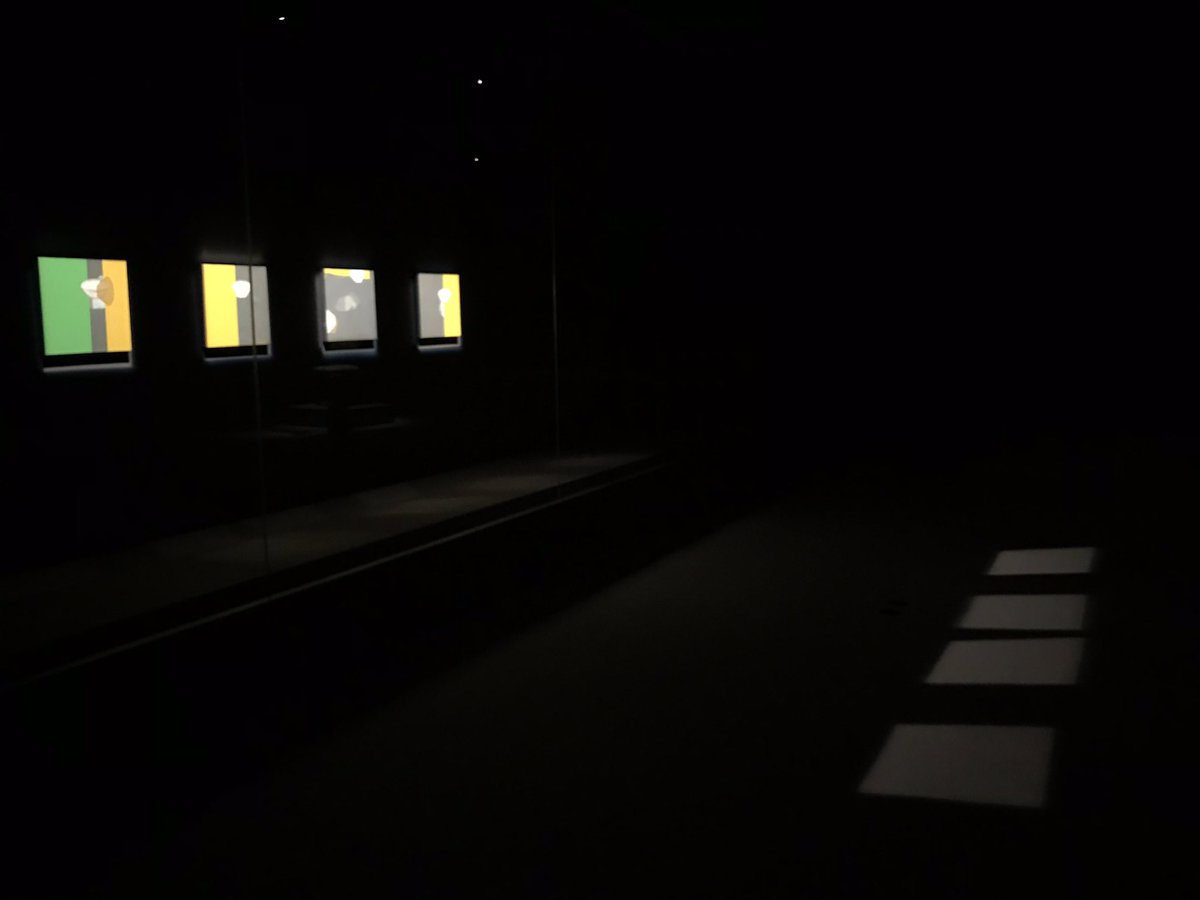 岡崎市民の備忘録 On Twitter 岡崎市美術博物館の収蔵品展 贅沢な対話 広く暗い空間に作品は数点のみという ソーシャルディスタンスを逆手に取った面白い試み キャプションもなく 作品のタイトルも背景もわからないまま 鑑賞者は 美術品と向き合うことになる