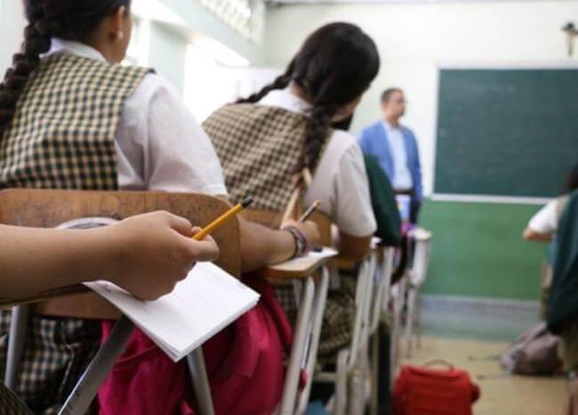 BluRadioCo's tweet photo. #TopBLU Padres no están obligados a enviar a sus hijos a clases presenciales: MinEducación https://t.co/XcorAQ9DCt https://t.co/mFJLdPJWFK